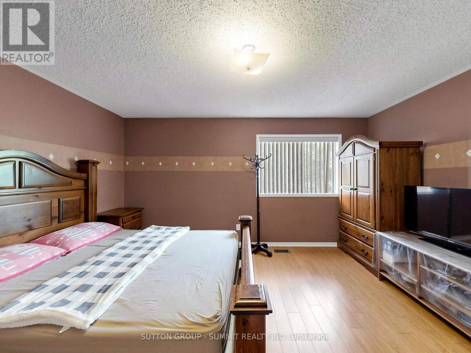 #4 8305 MCLAUGHNIN ROAD - 26