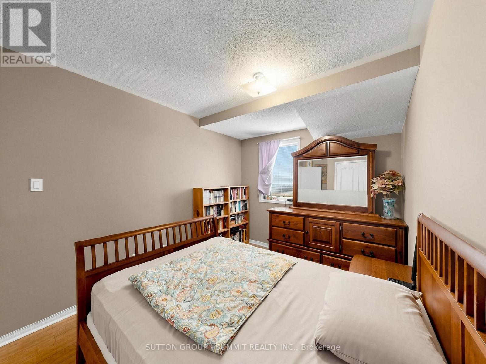 #4 8305 MCLAUGHNIN ROAD - 32