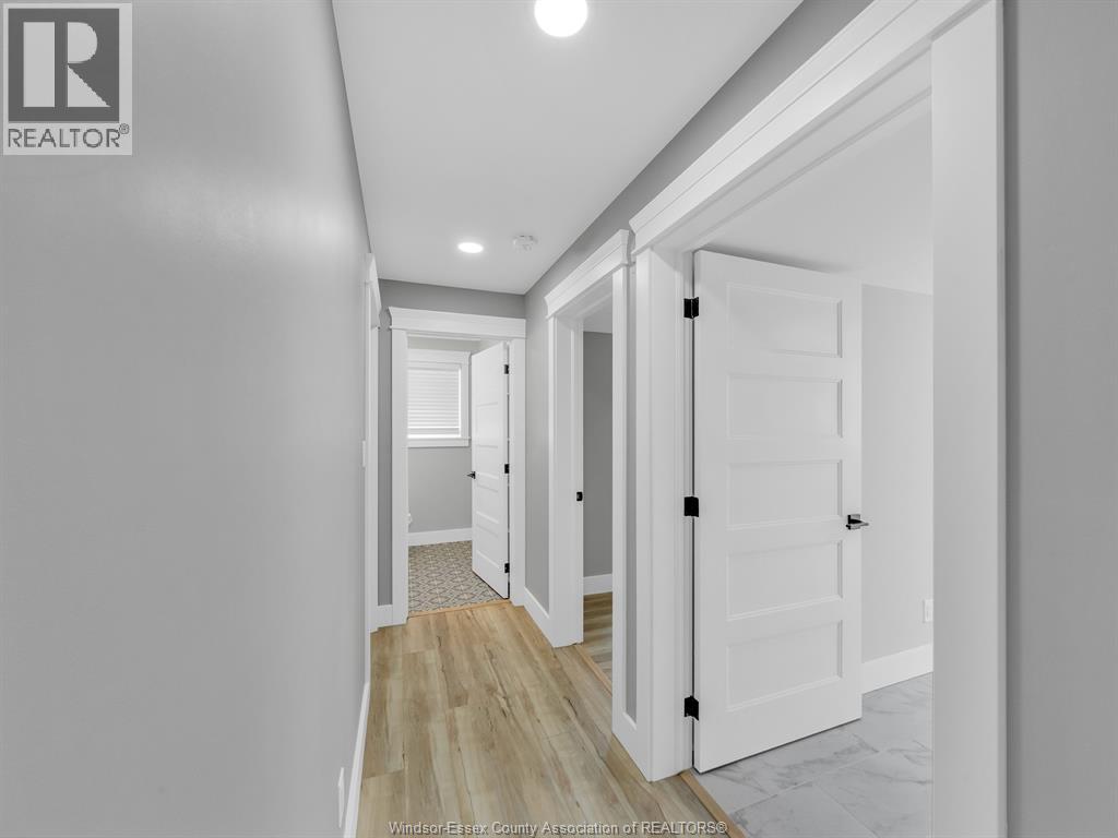 157 GLOUCESTER DRIVE - 33