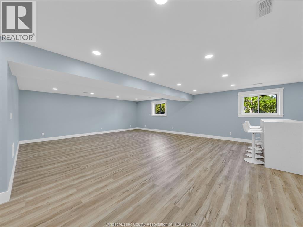 157 GLOUCESTER DRIVE - 27