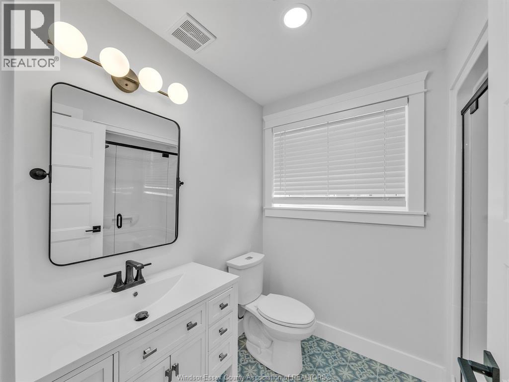 157 GLOUCESTER DRIVE - 38