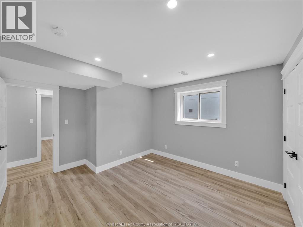 157 GLOUCESTER DRIVE - Image 35