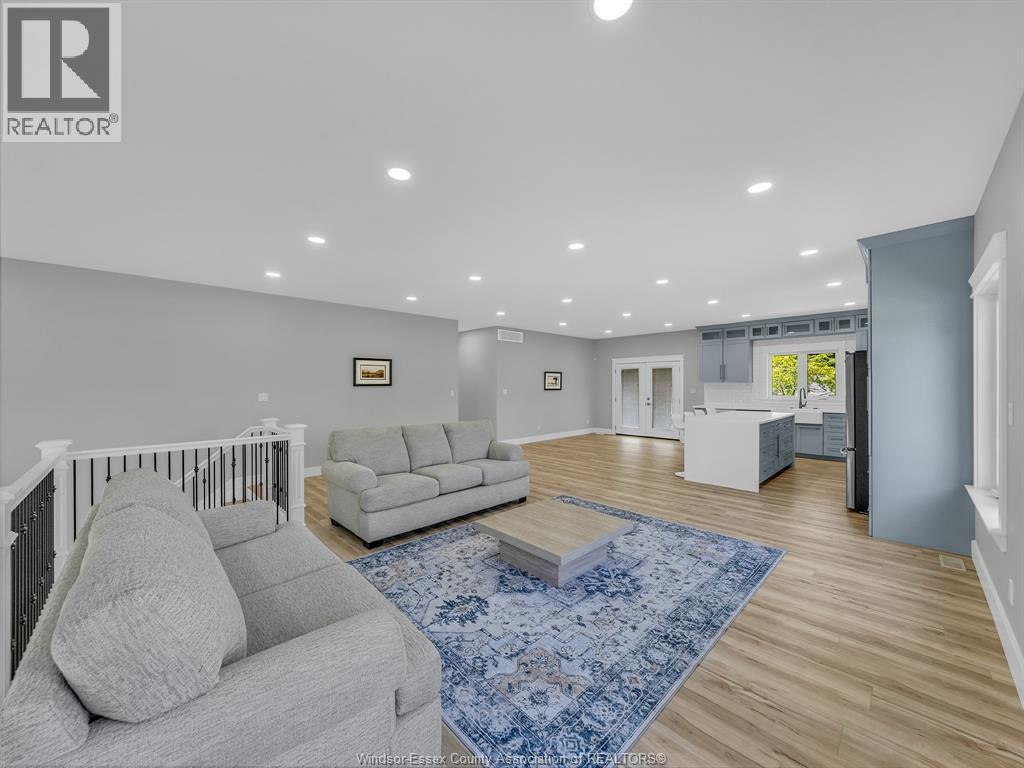 157 GLOUCESTER DRIVE - 12