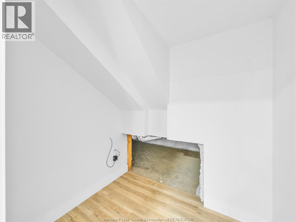 157 GLOUCESTER DRIVE - 41