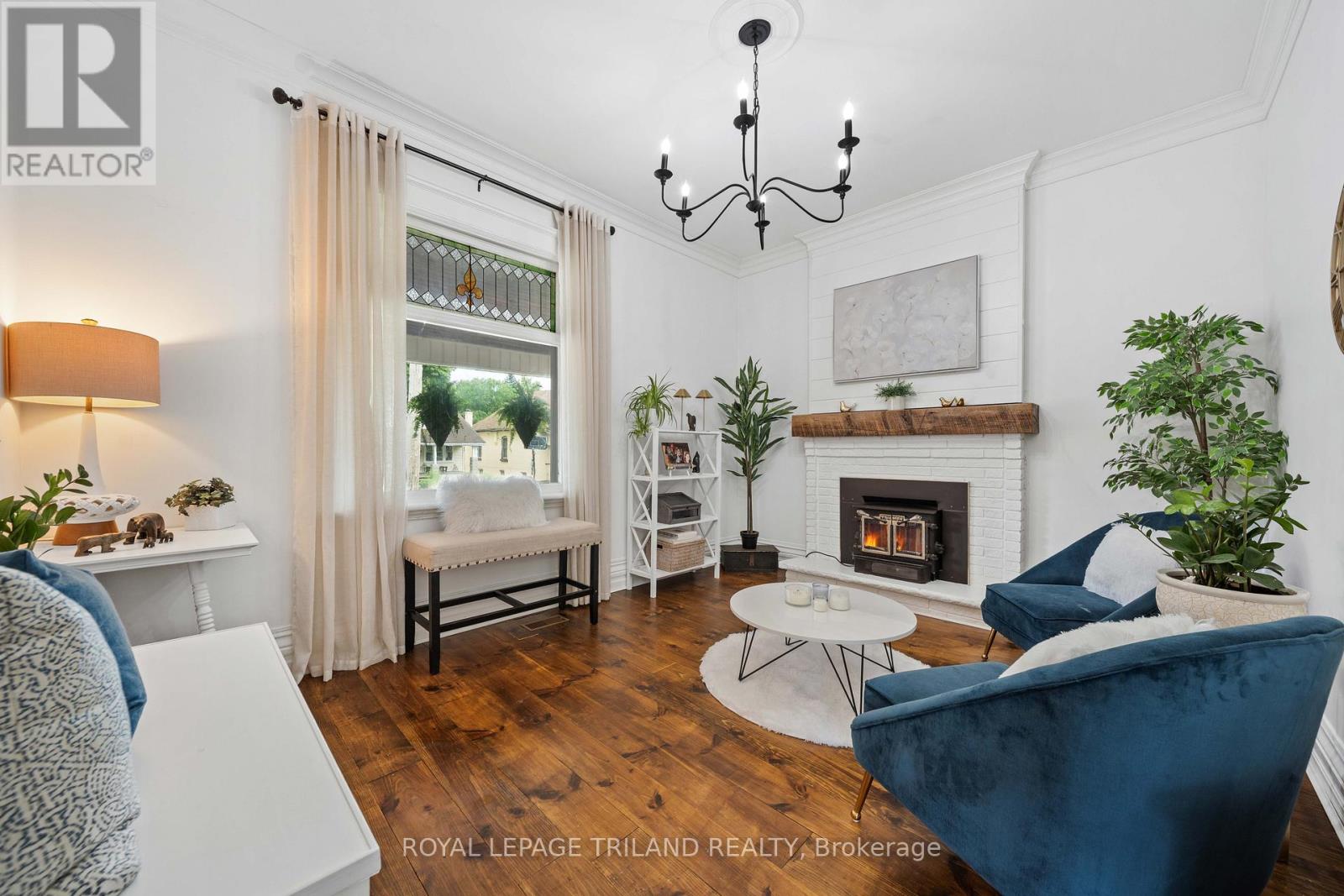 946 DUFFERIN AVENUE - 11