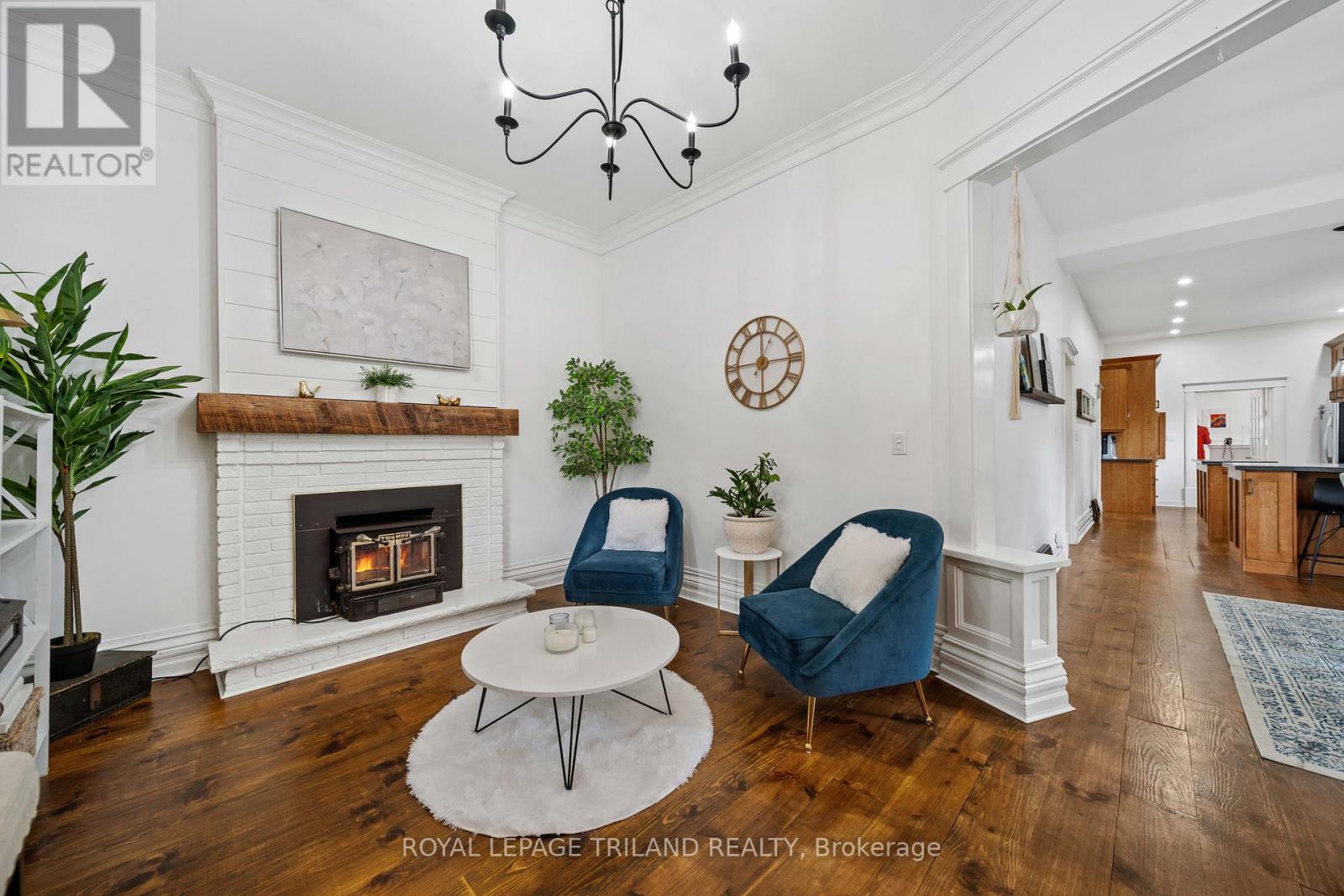 946 DUFFERIN AVENUE - 12