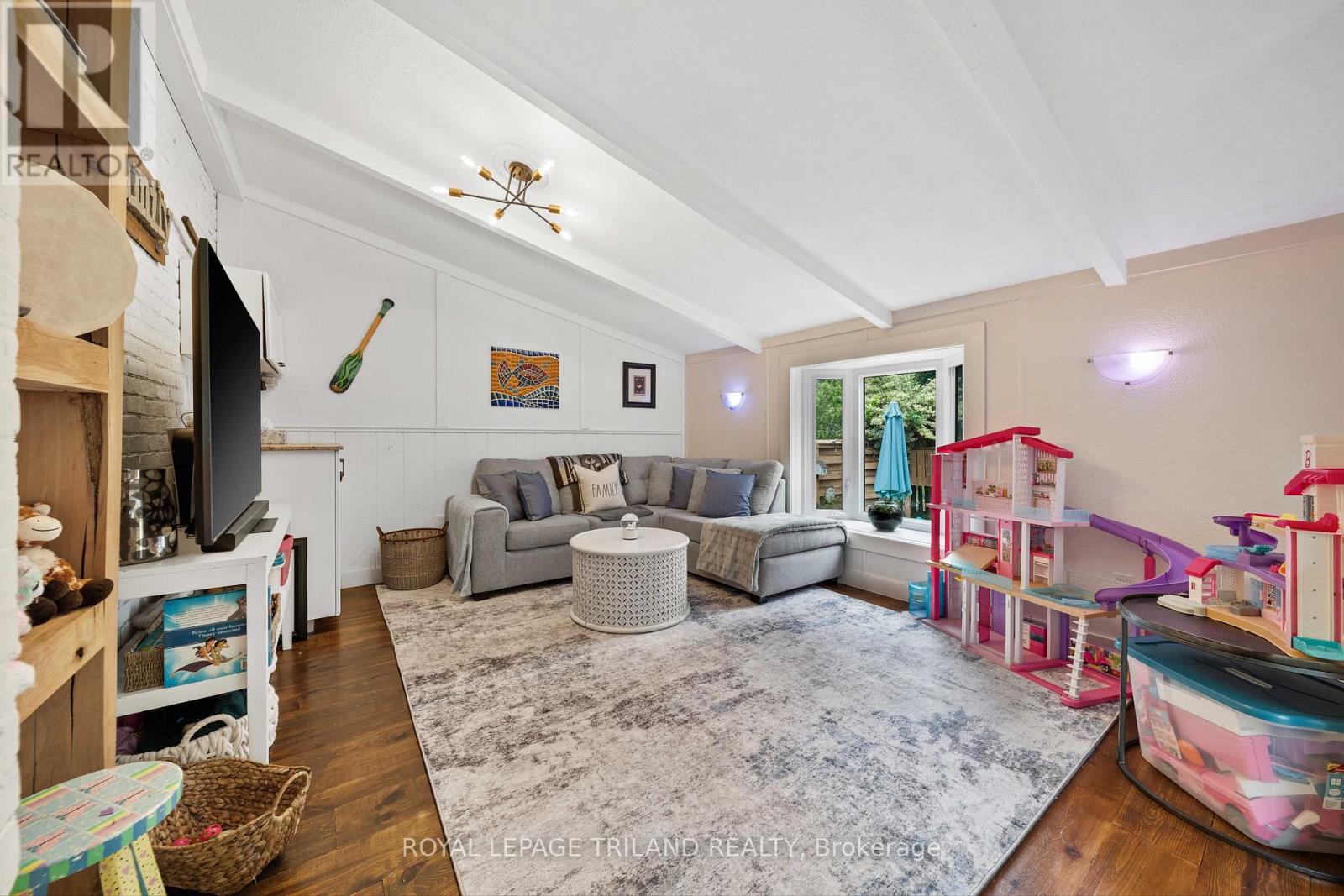 946 DUFFERIN AVENUE - 14