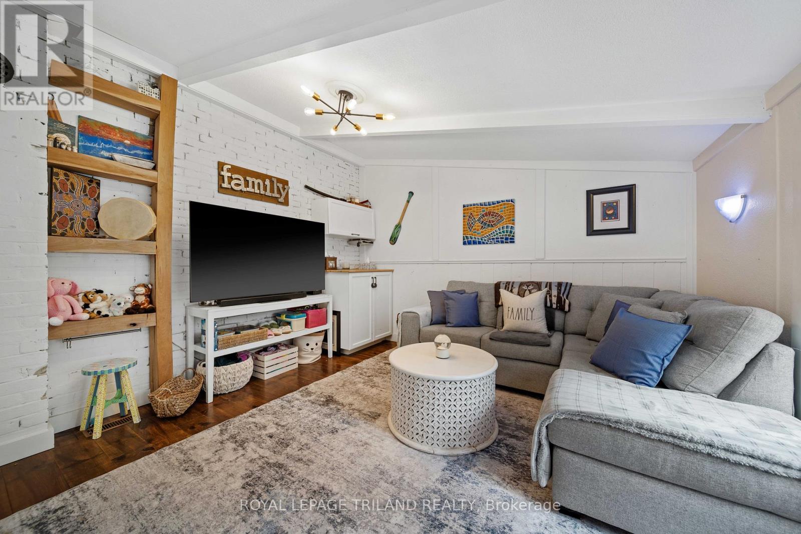 946 DUFFERIN AVENUE - 15