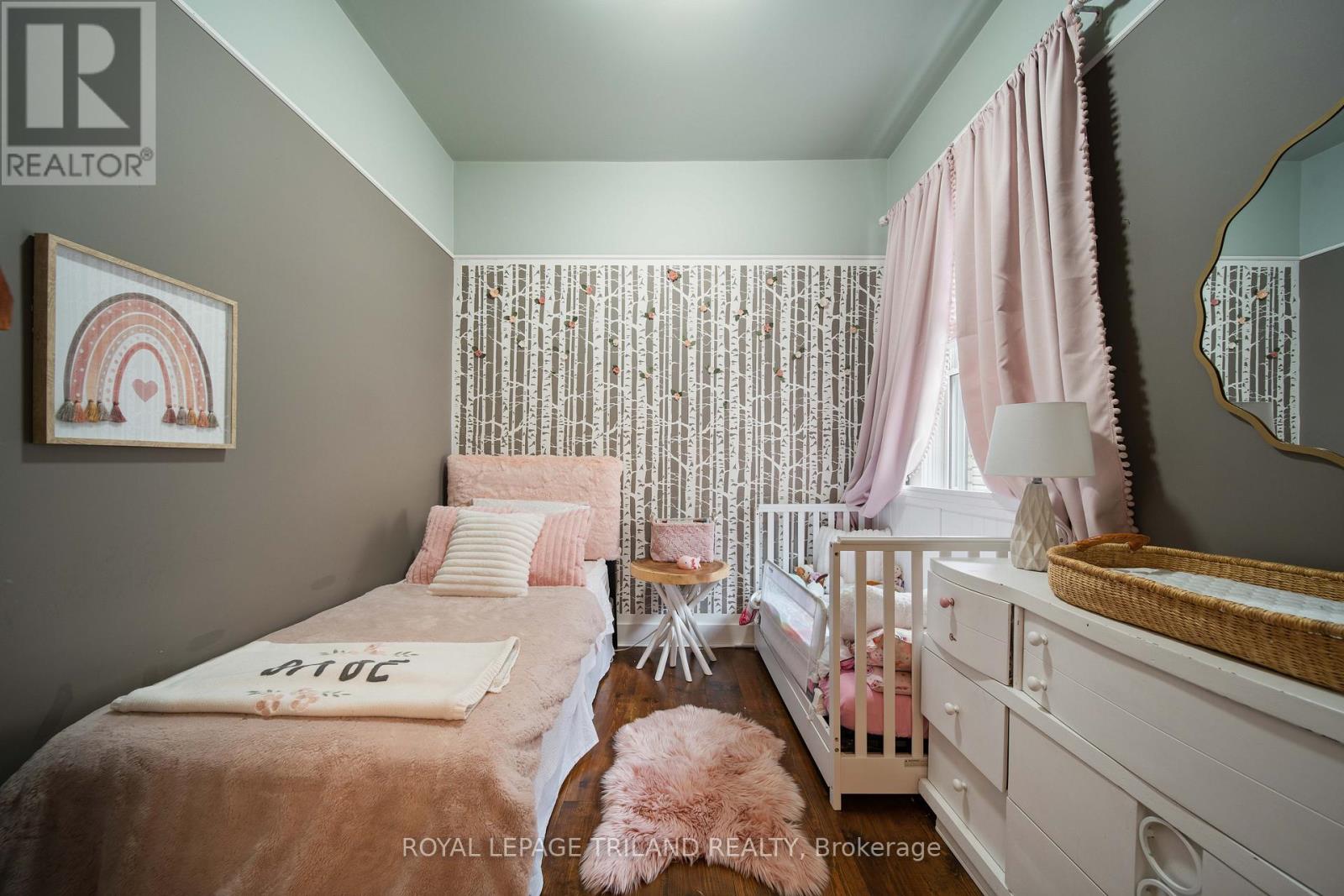 946 DUFFERIN AVENUE - 19