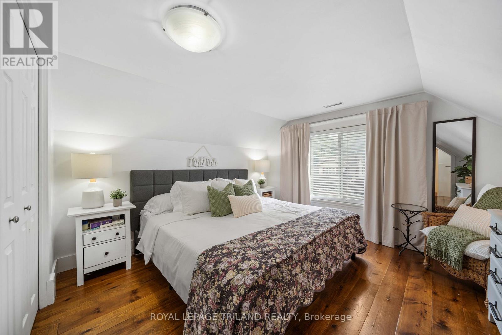 946 DUFFERIN AVENUE - 20