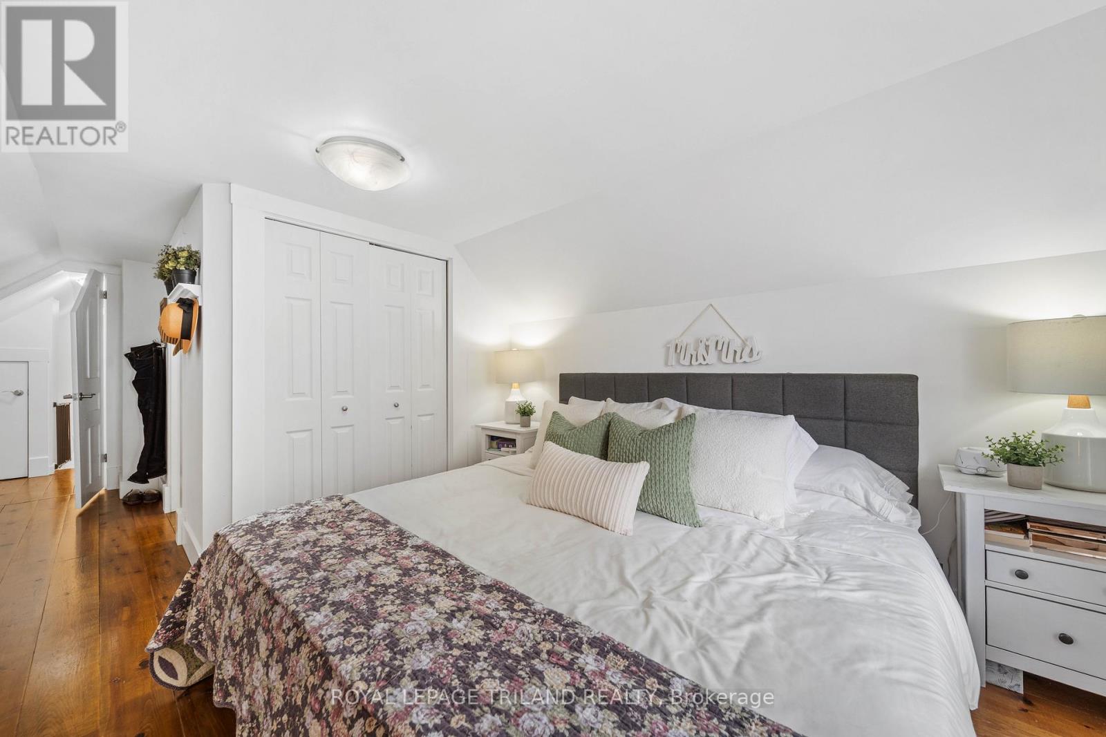 946 DUFFERIN AVENUE - 21