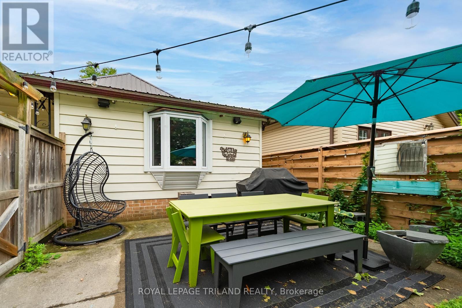 946 DUFFERIN AVENUE - 27