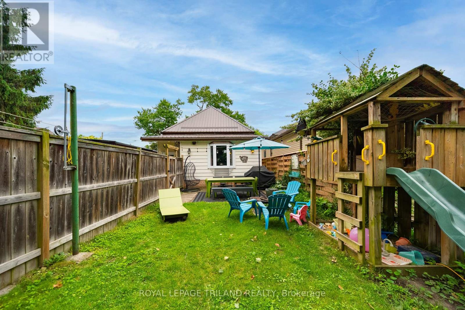 946 DUFFERIN AVENUE - 30