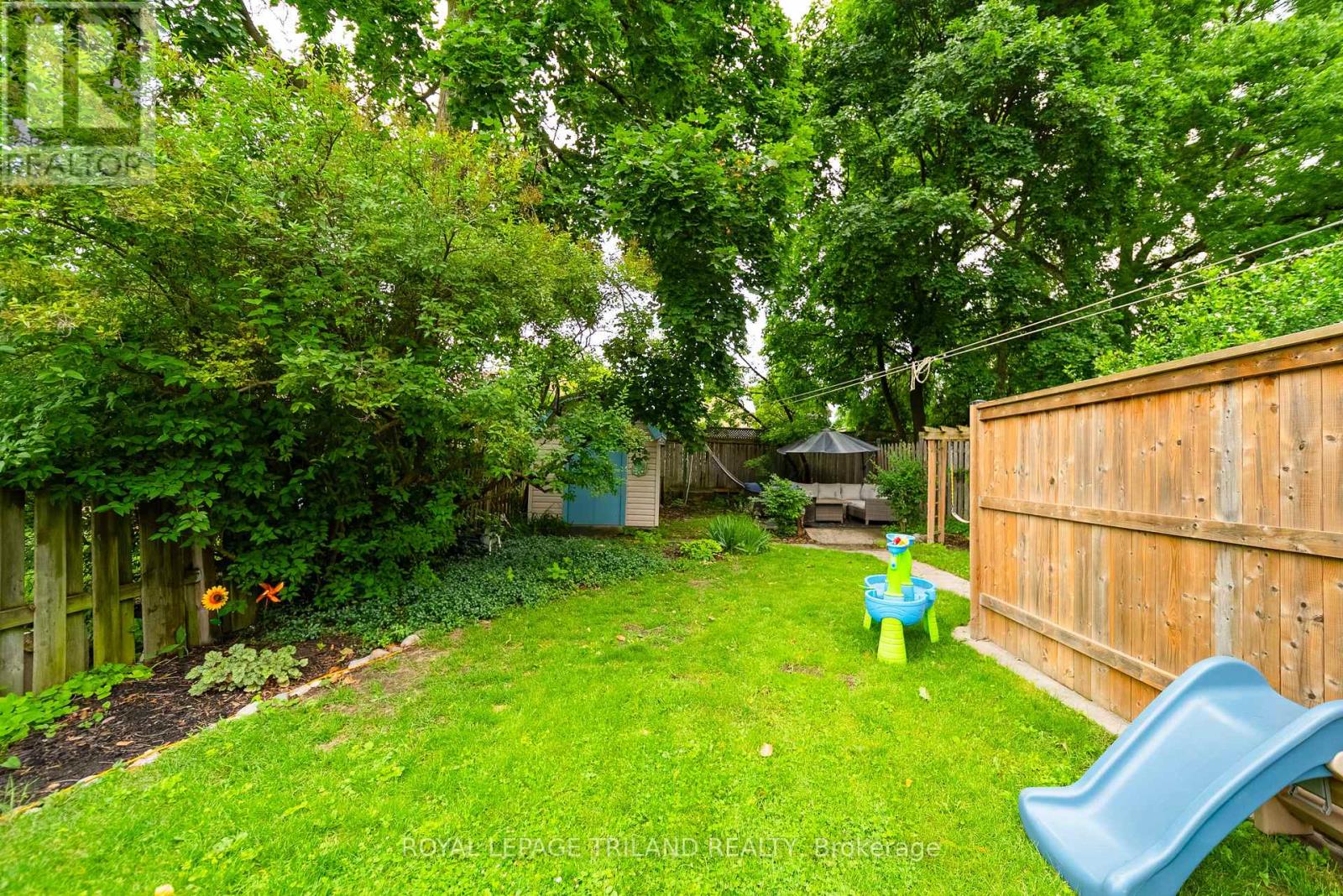 946 DUFFERIN AVENUE - 31