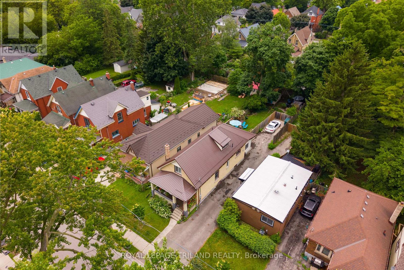 946 DUFFERIN AVENUE - 34