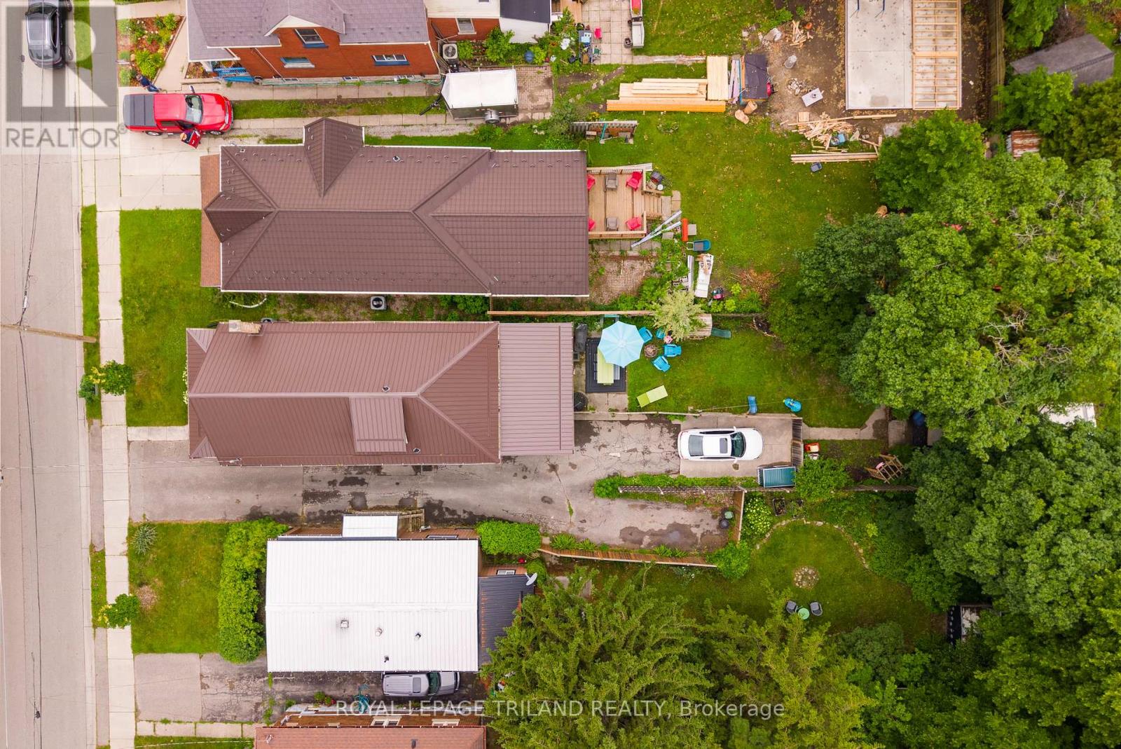 946 DUFFERIN AVENUE - 35