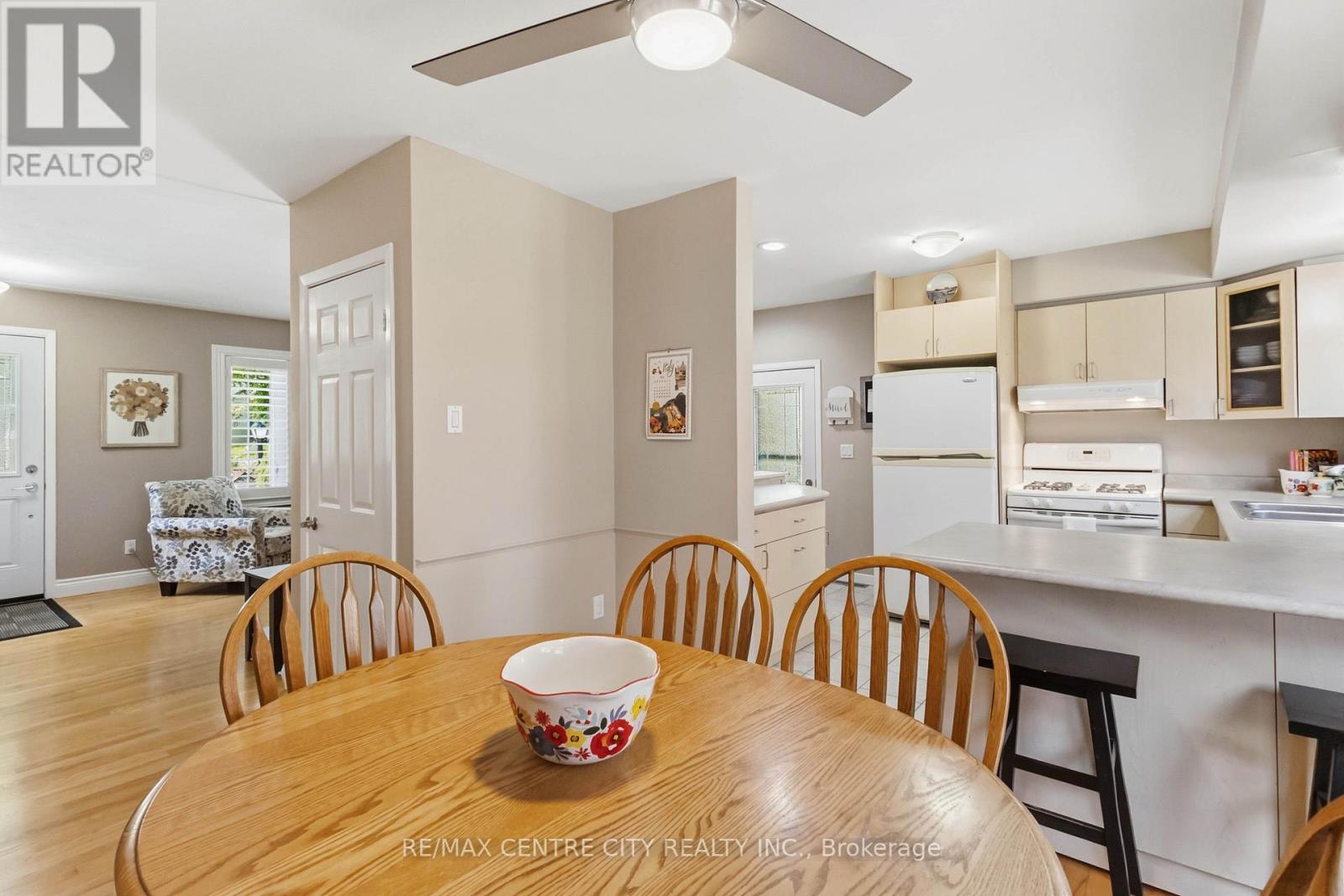 639 DUNBOYNE CRESCENT - 16