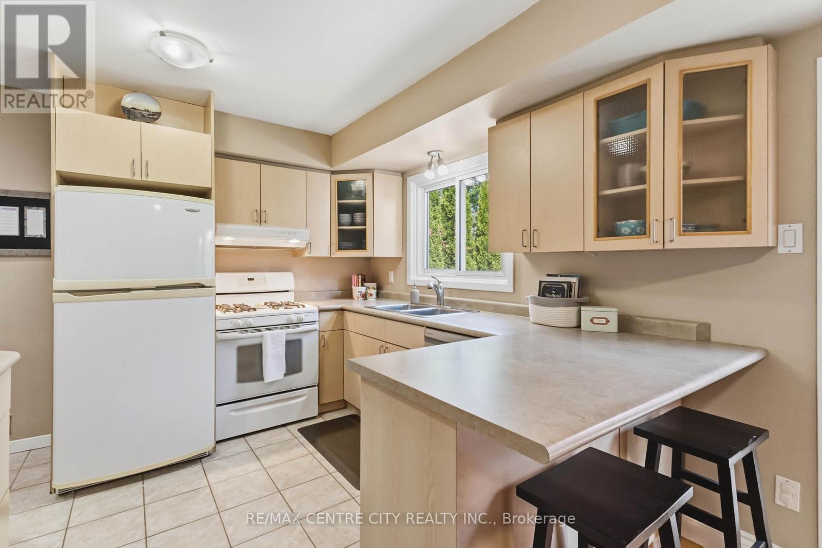 639 DUNBOYNE CRESCENT - 17