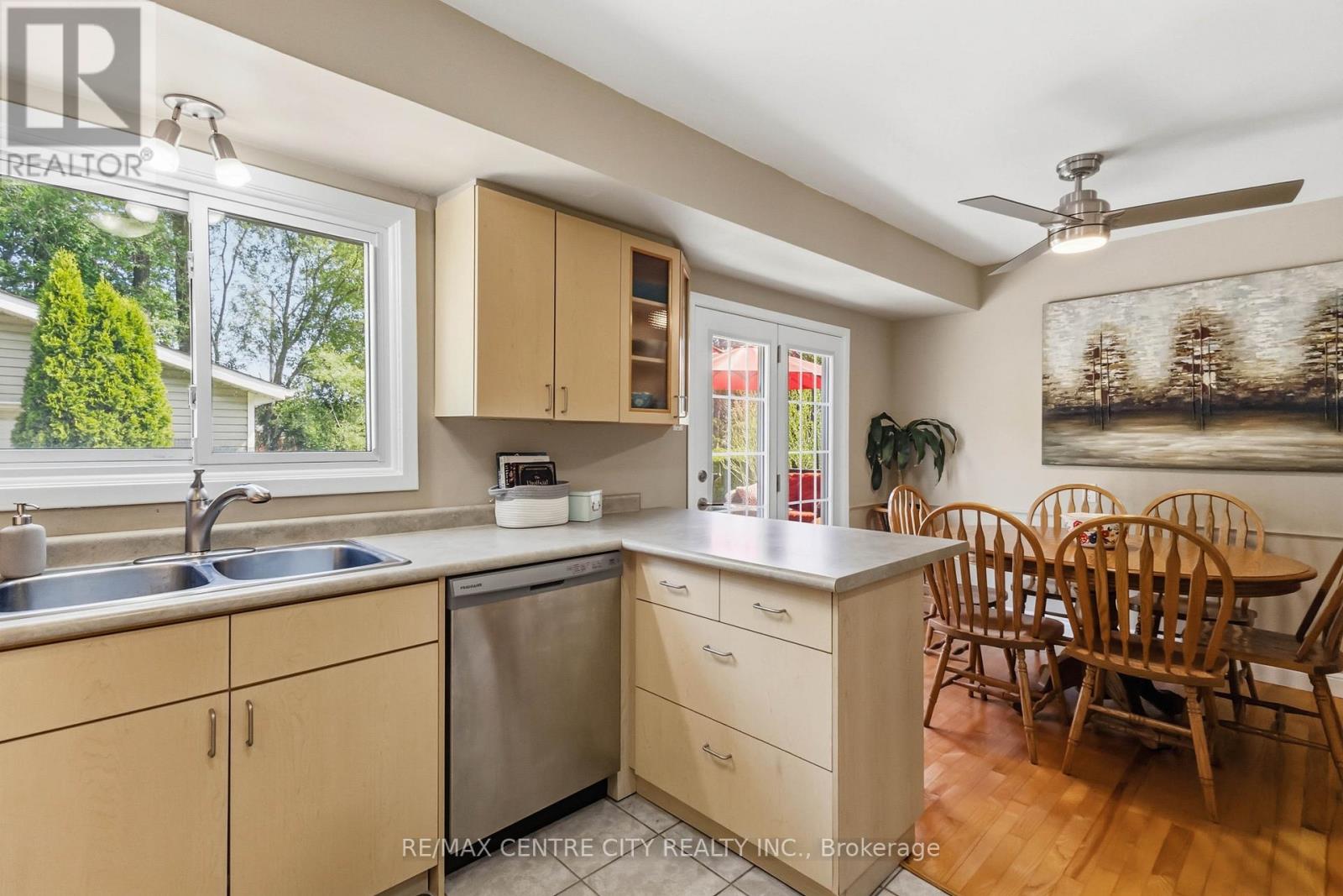 639 DUNBOYNE CRESCENT - 20