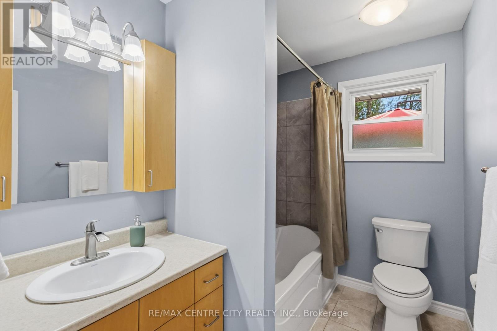 639 DUNBOYNE CRESCENT - 23