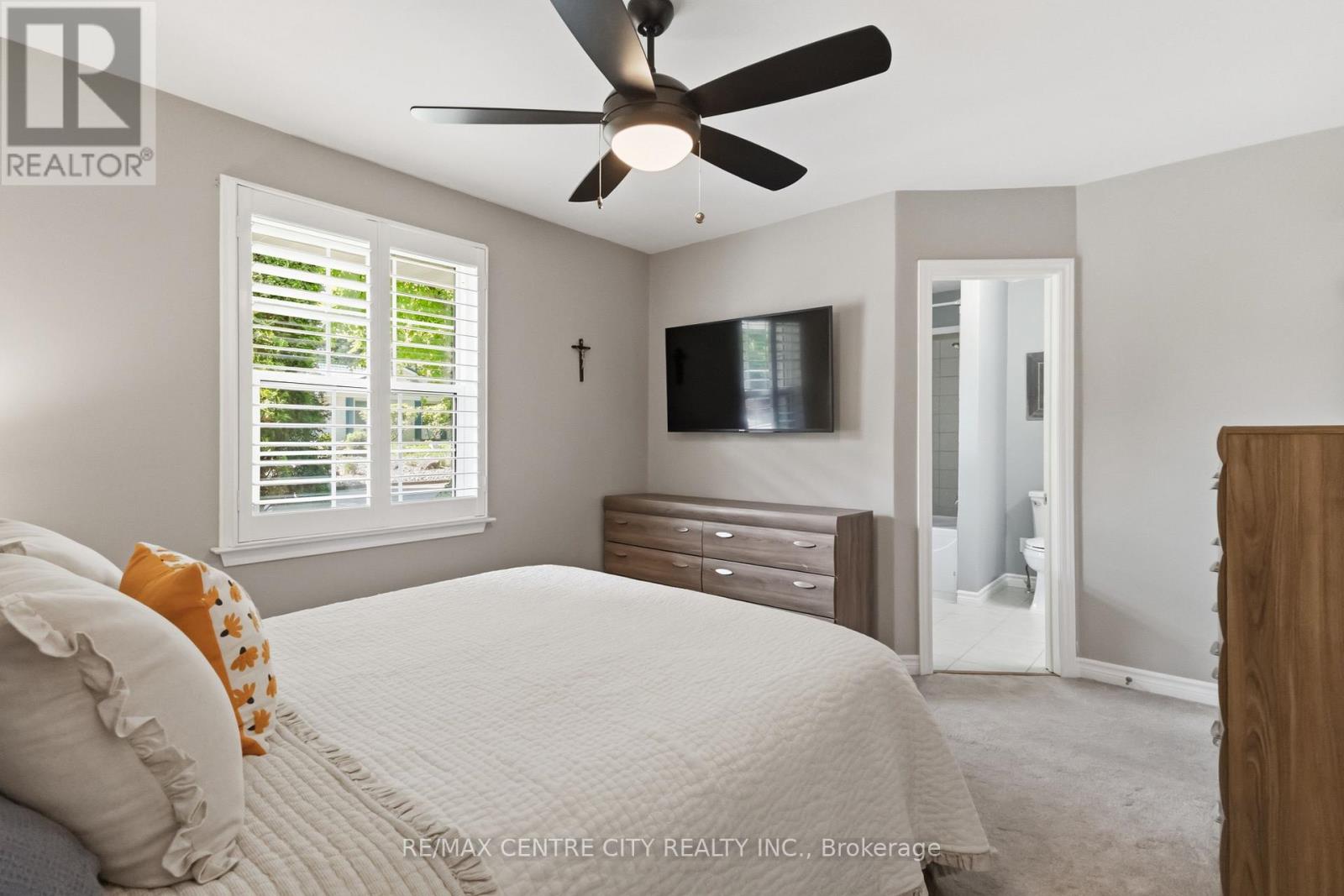 639 DUNBOYNE CRESCENT - 27
