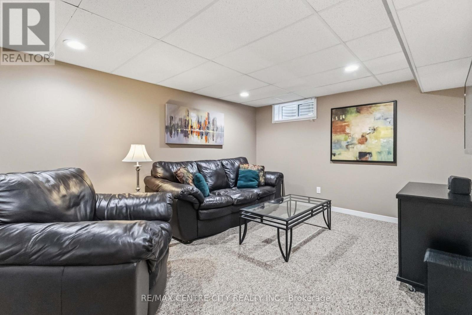 639 DUNBOYNE CRESCENT - 30