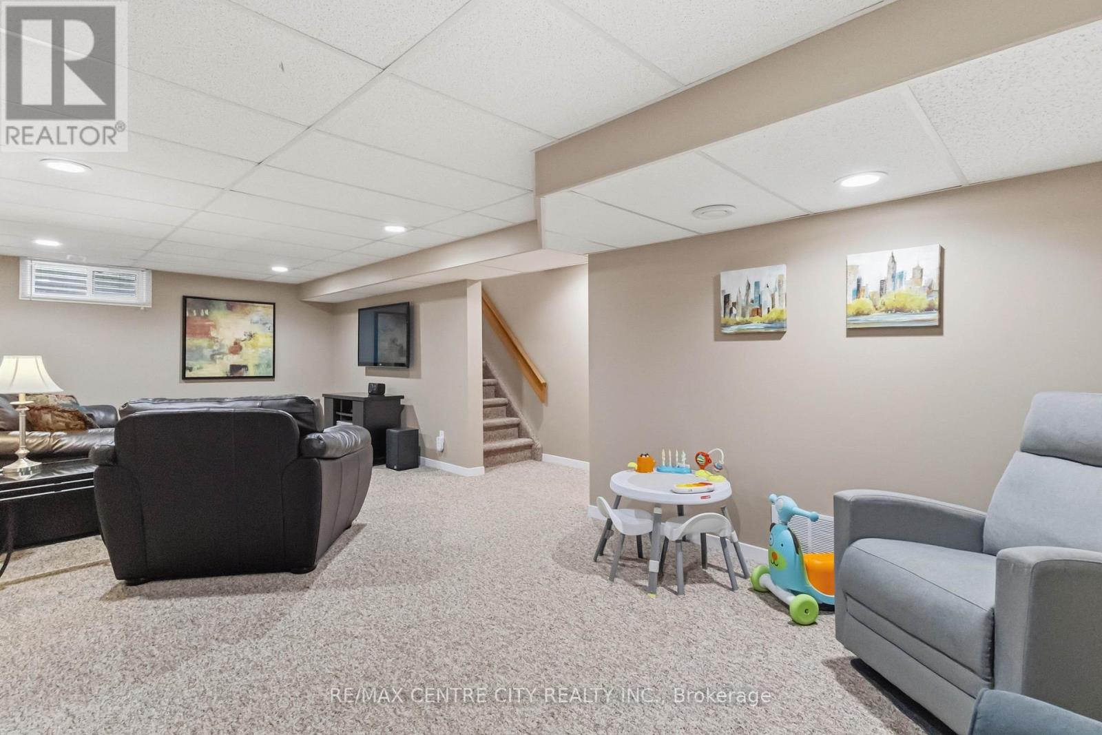 639 DUNBOYNE CRESCENT - 31
