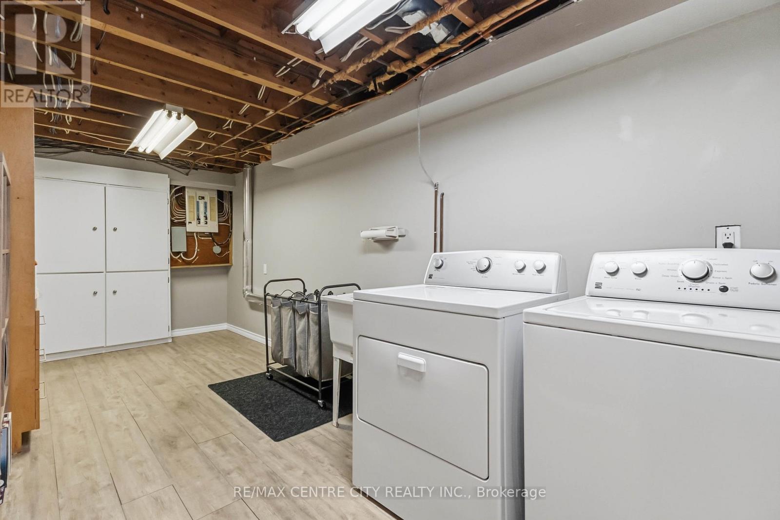 639 DUNBOYNE CRESCENT - 36
