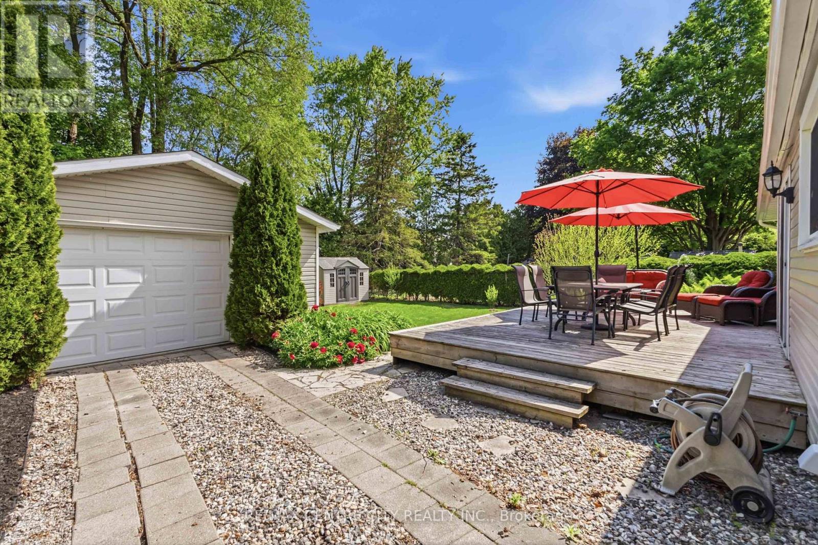 639 DUNBOYNE CRESCENT - 38