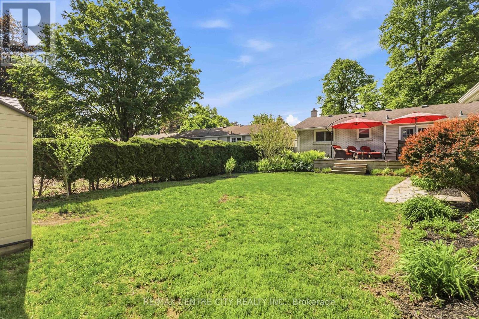 639 DUNBOYNE CRESCENT - 43
