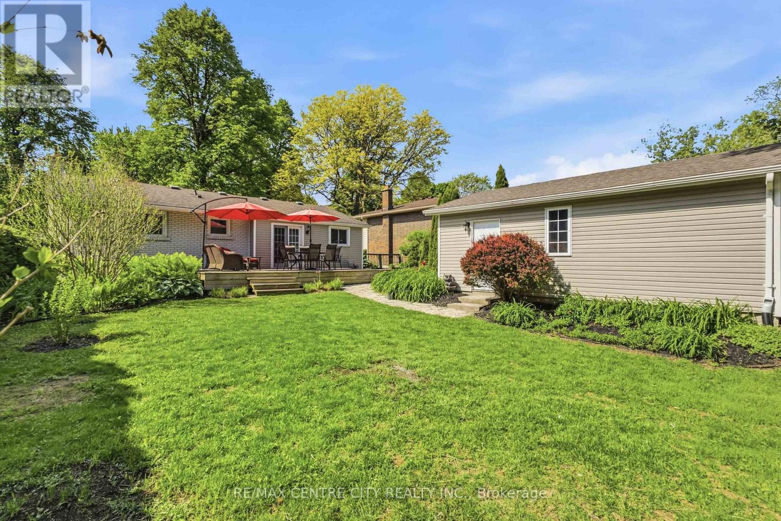 639 DUNBOYNE CRESCENT - 44