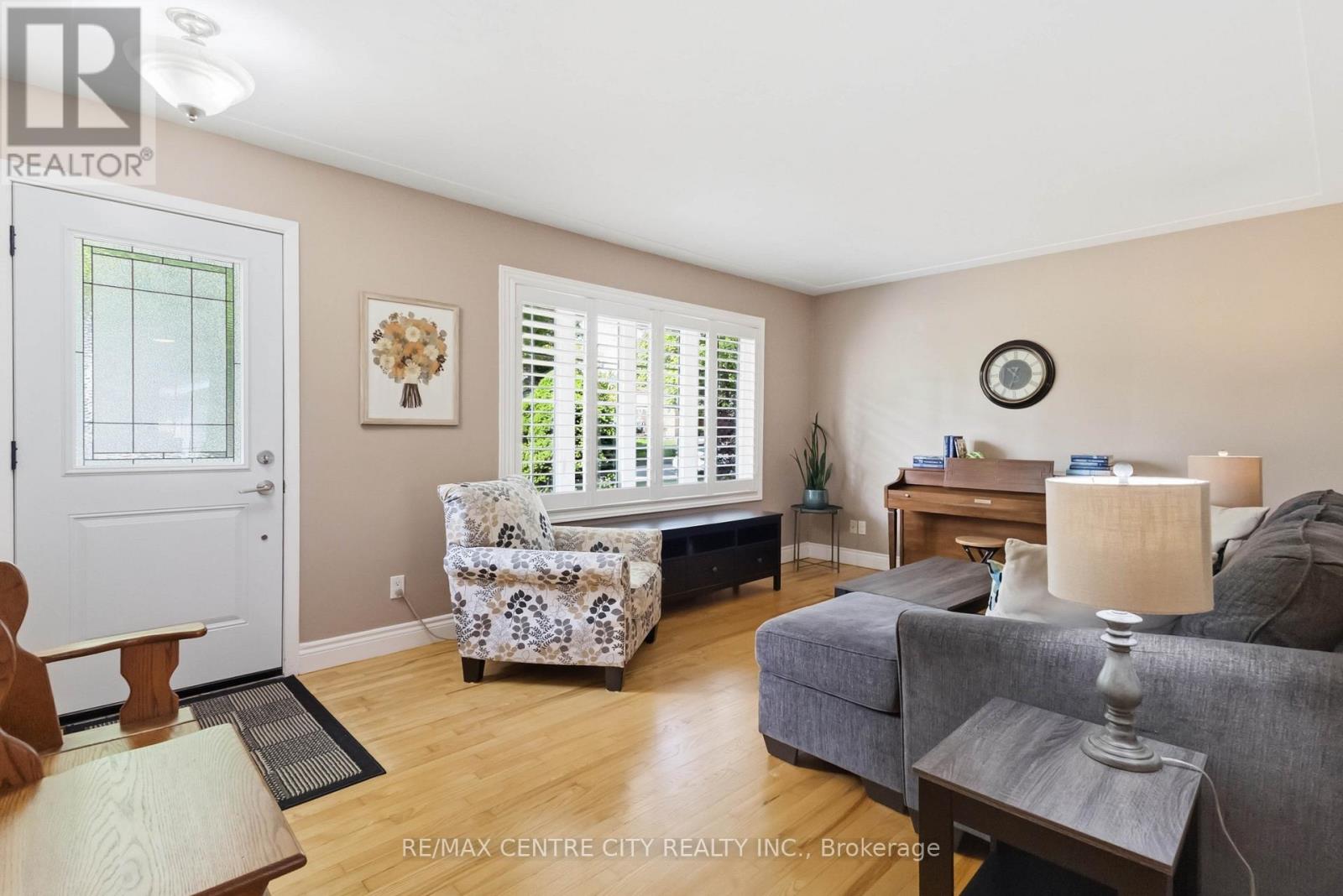 639 DUNBOYNE CRESCENT - 5