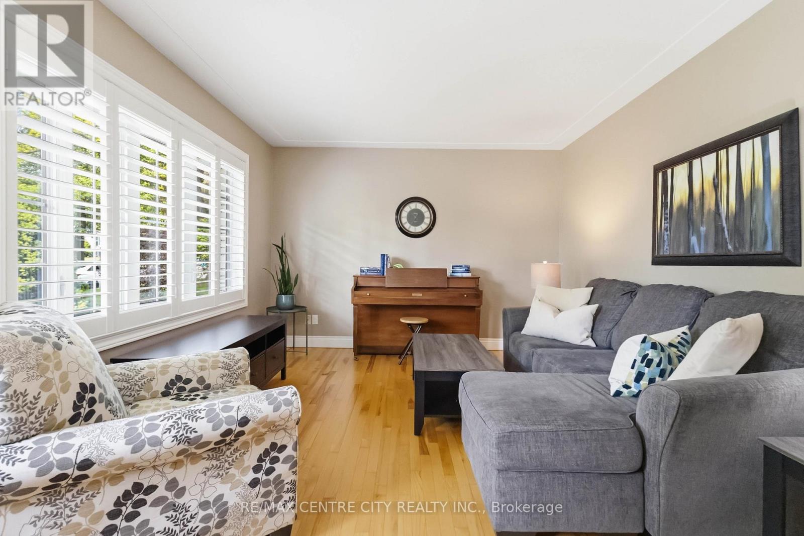 639 DUNBOYNE CRESCENT - 6