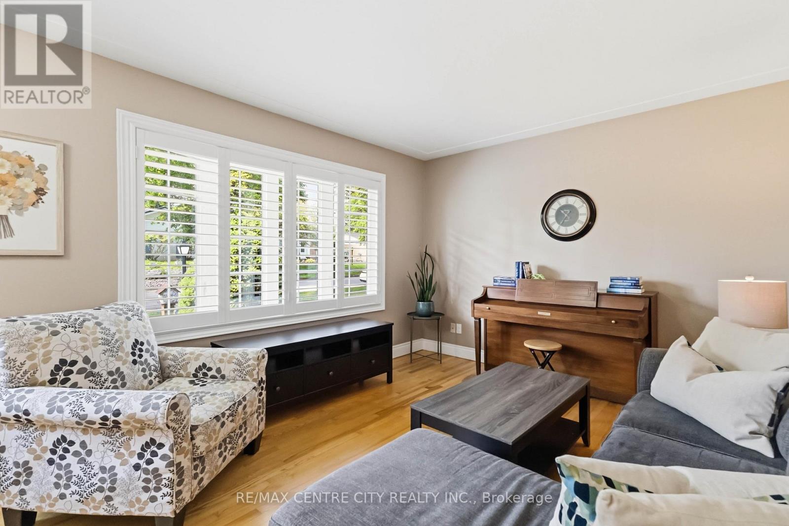 639 DUNBOYNE CRESCENT - 7