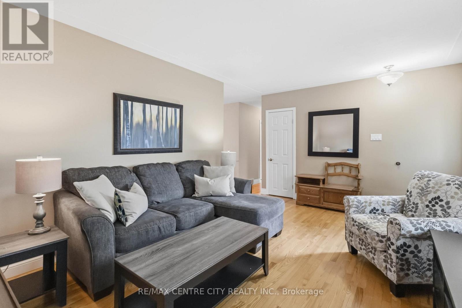 639 DUNBOYNE CRESCENT - 8