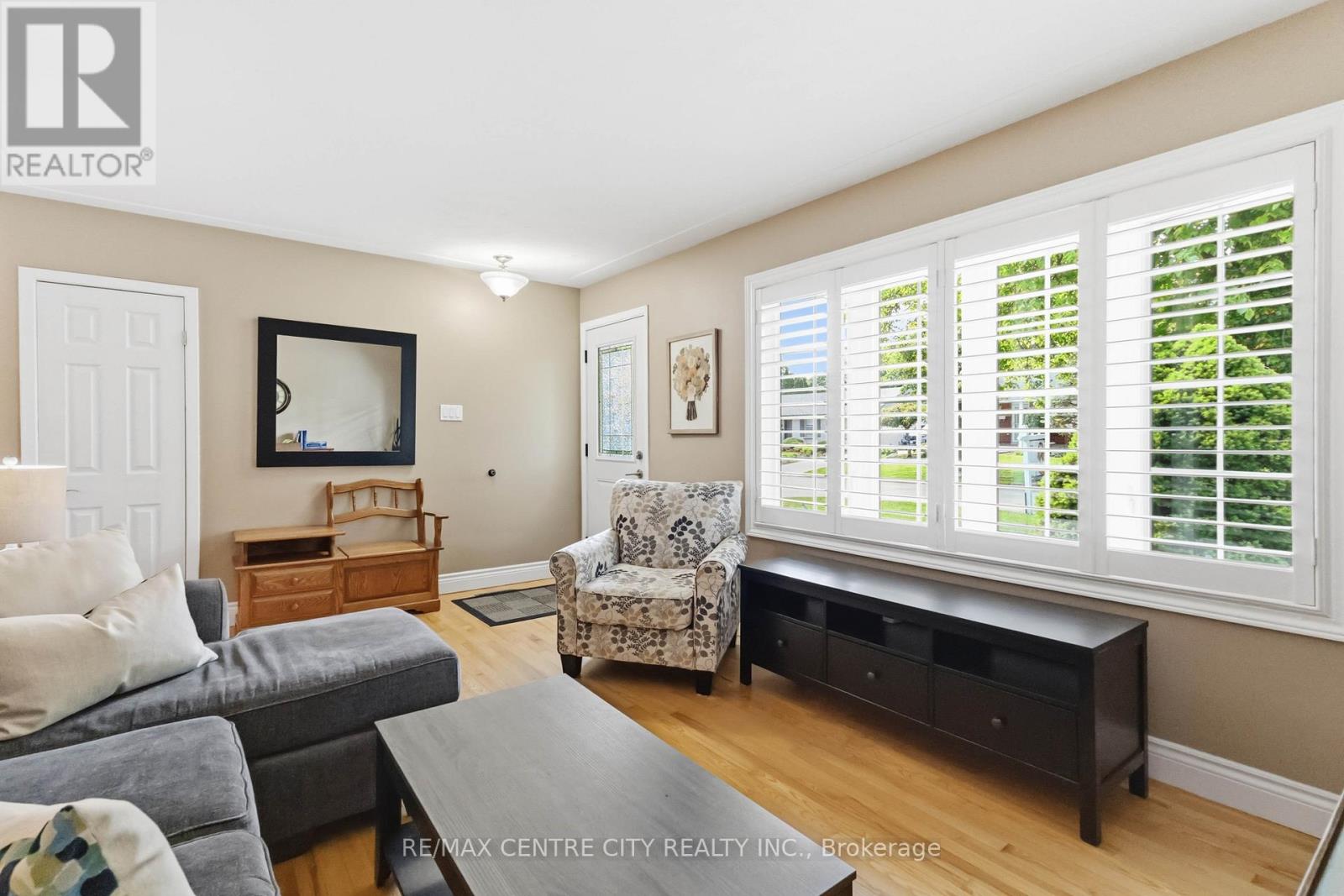 639 DUNBOYNE CRESCENT - 9