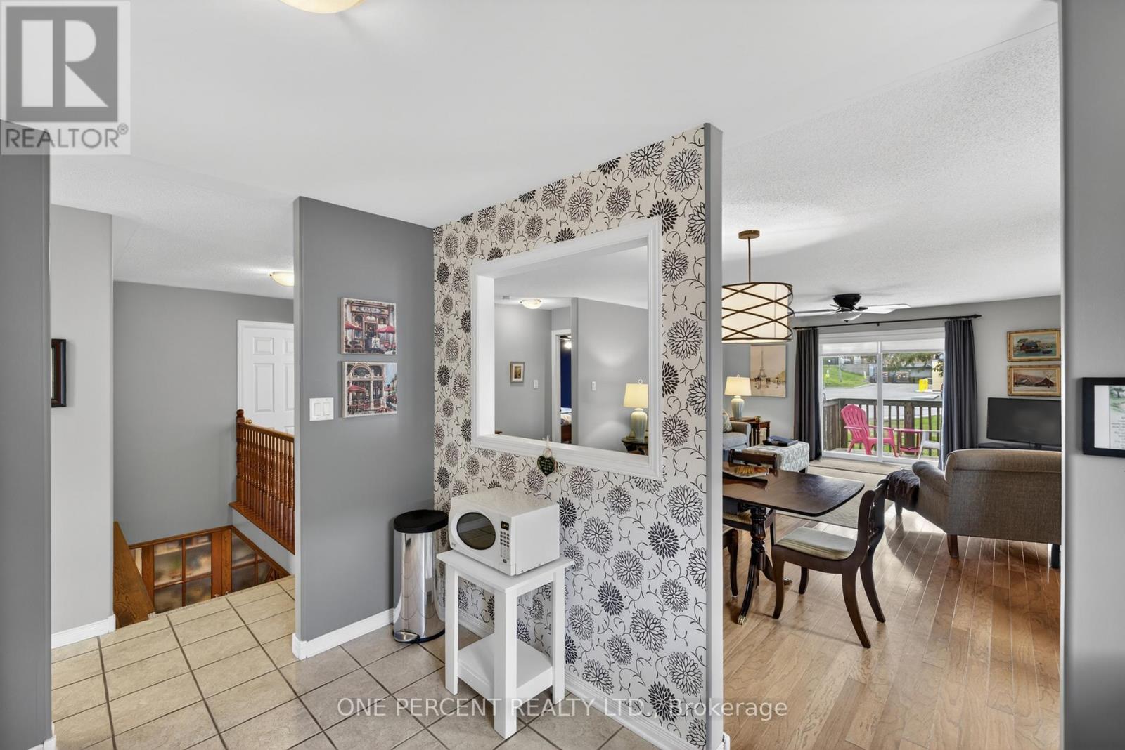 18 DR. GORDON CRESCENT - 14