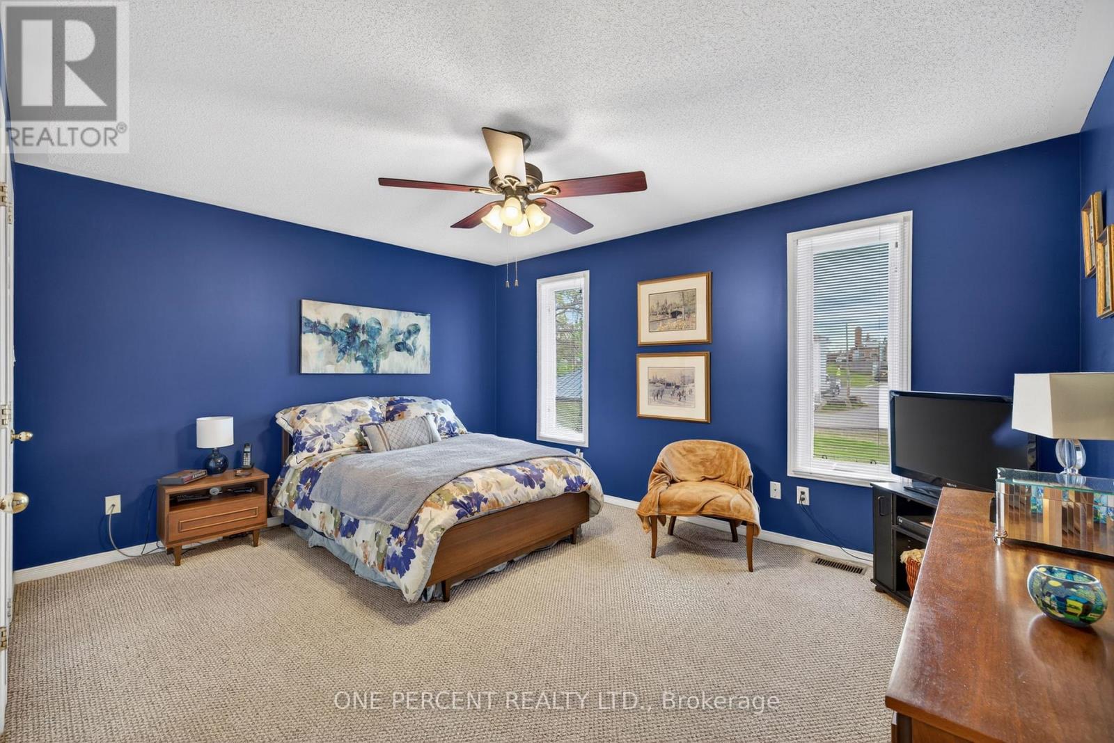 18 DR. GORDON CRESCENT - 16