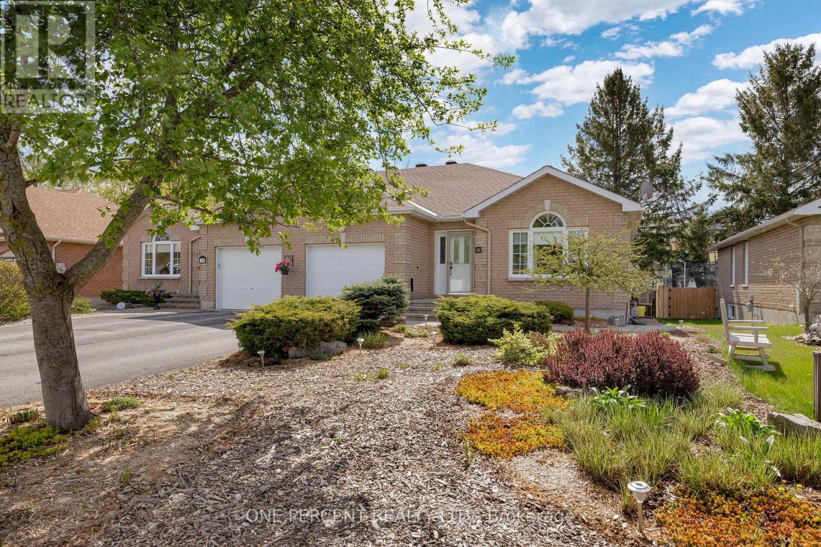 18 DR. GORDON CRESCENT - 22