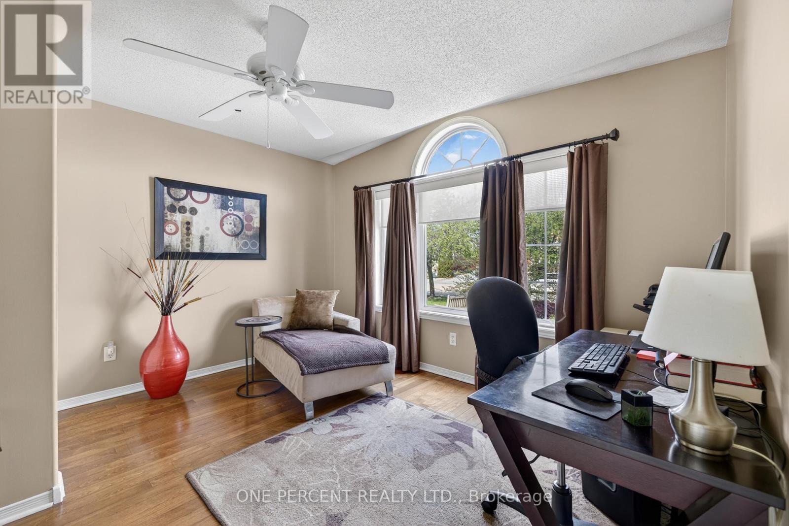 18 DR. GORDON CRESCENT - 23