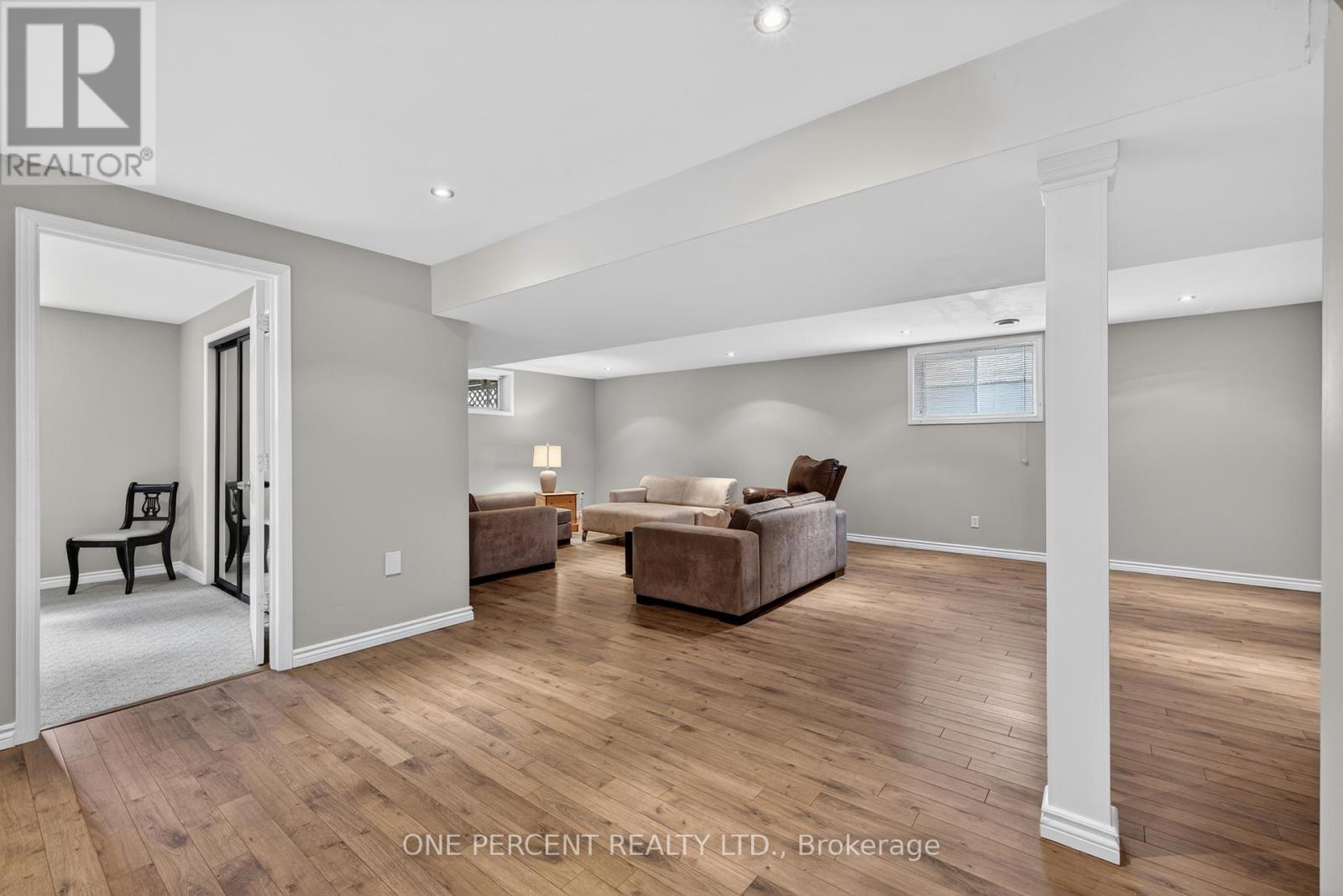 18 DR. GORDON CRESCENT - 27