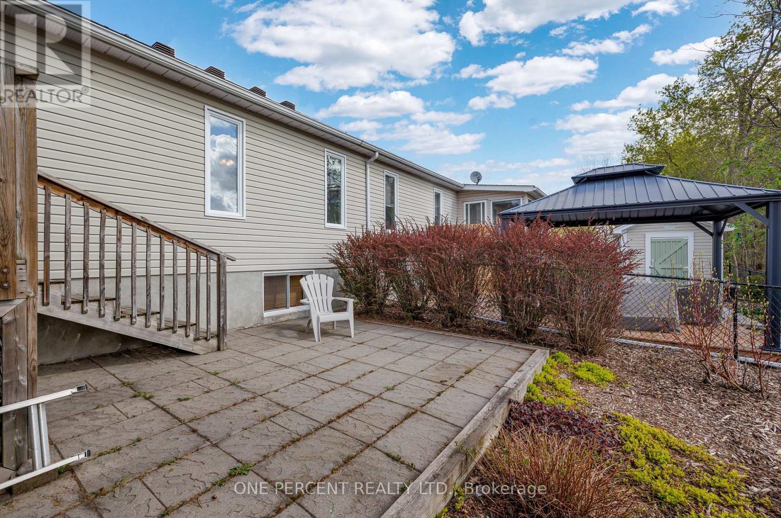 18 DR. GORDON CRESCENT - 36