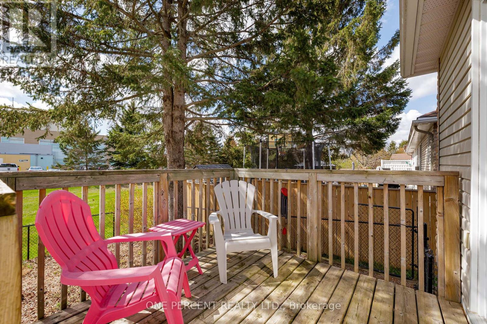 18 DR. GORDON CRESCENT - 37