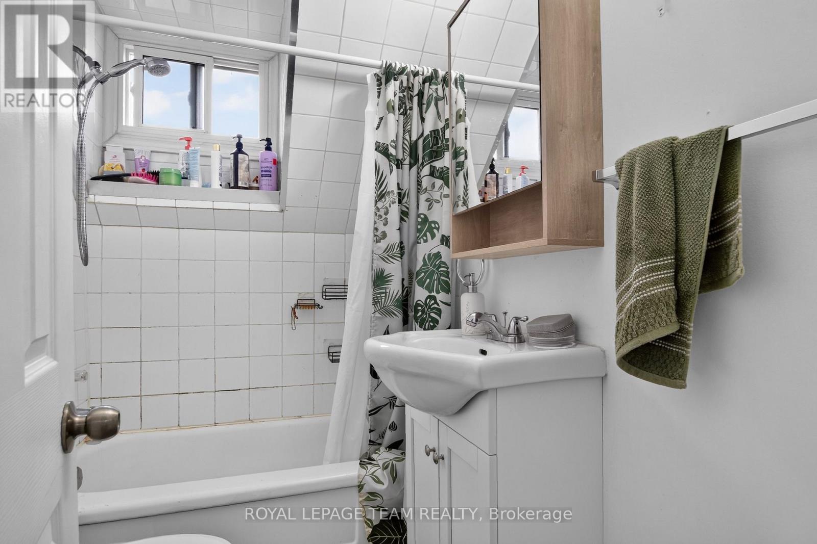 2 Bed, 1 Bath Multi-Family for Rent in Ottawa – 5 – 4 ECCLES STREET, Ottawa – MLS# X13480624 - Image 10