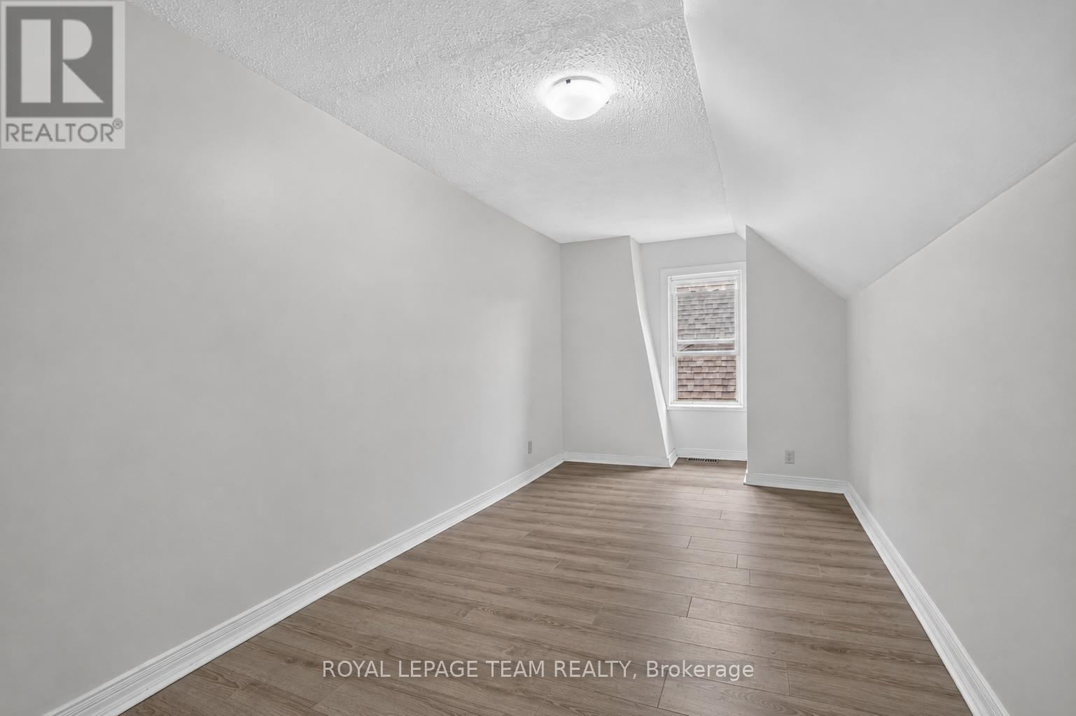 2 Bed, 1 Bath Multi-Family for Rent in Ottawa – 5 – 4 ECCLES STREET, Ottawa – MLS# X13480624 - Image 11
