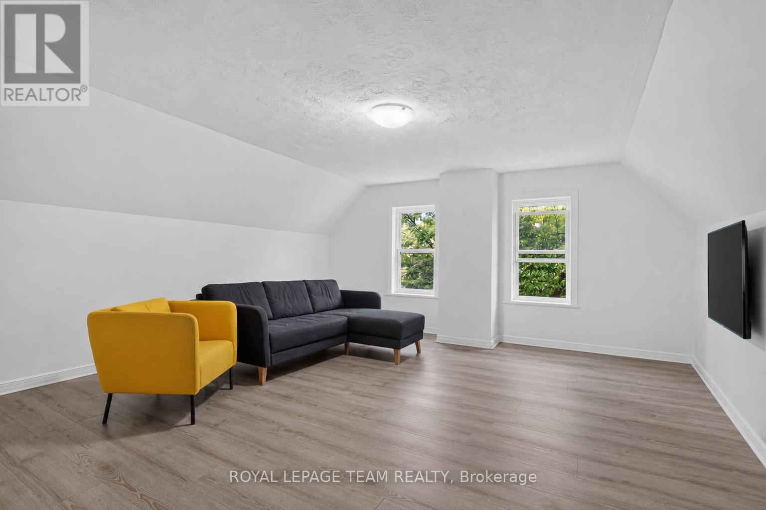 2 Bed, 1 Bath Multi-Family for Rent in Ottawa – 5 – 4 ECCLES STREET, Ottawa – MLS# X13480624 - Image 6