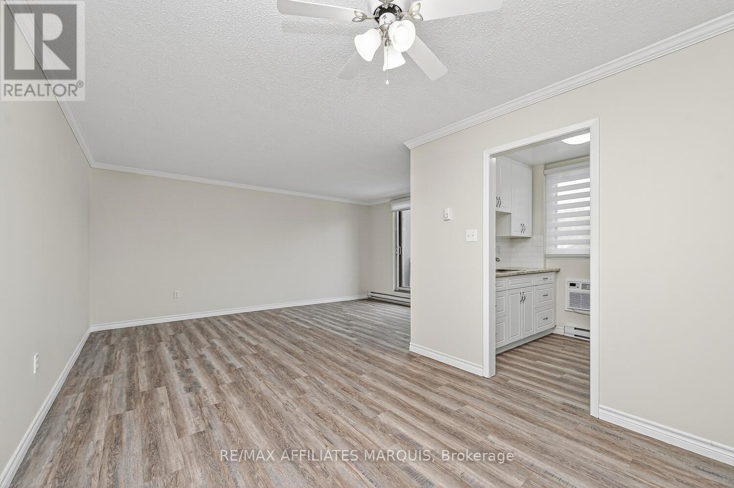 House for Rent in Ottawa – 204 – 41 SUNSET BOULEVARD, Ottawa – By Peter Sagos - Image 12