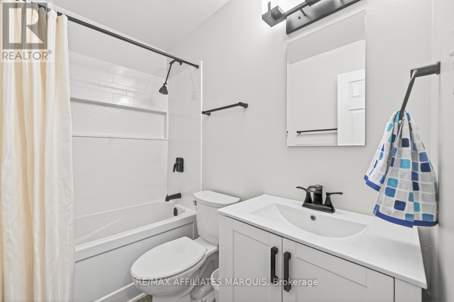 House for Rent in Ottawa – 204 – 41 SUNSET BOULEVARD, Ottawa – By Peter Sagos - Image 15