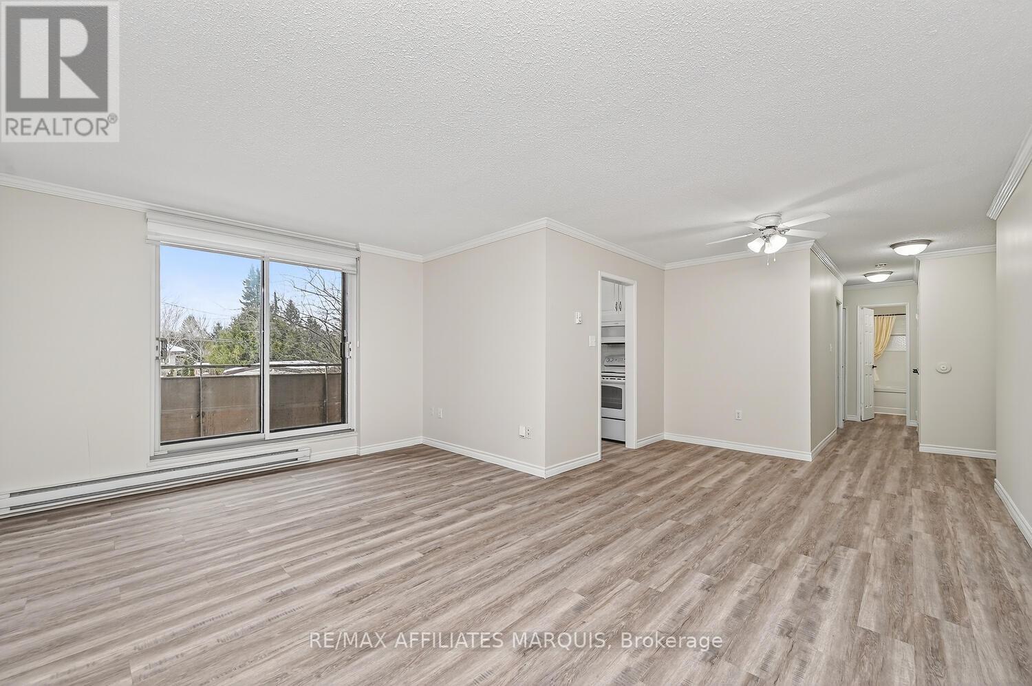 House for Rent in Ottawa – 204 – 41 SUNSET BOULEVARD, Ottawa – By Peter Sagos - Image 5