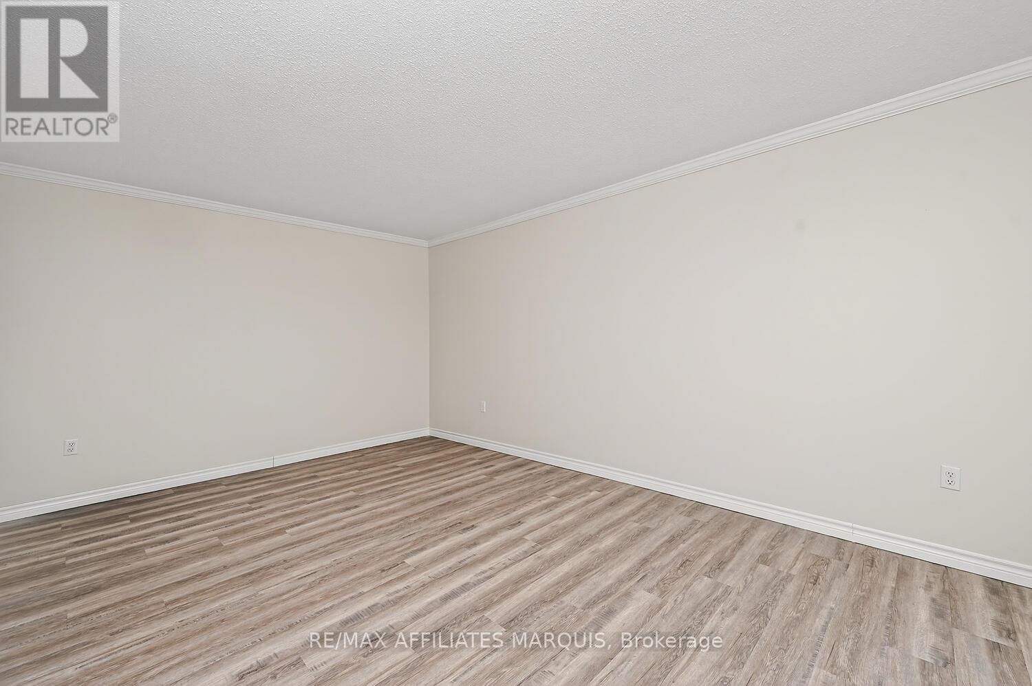 House for Rent in Ottawa – 204 – 41 SUNSET BOULEVARD, Ottawa – By Peter Sagos - Image 7